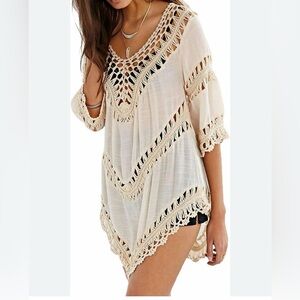 LA Class Cream Crochet Bohemian Tunic Size Medium. Style # 7313